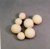 Ba boule ya céramique ya aluminium .